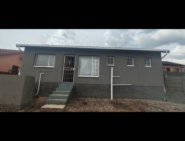 2 BEDROOM HOUSE FOR SALE IN PHILIP NEL PARK